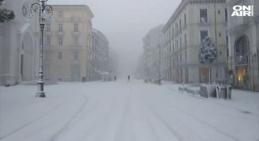 Неапол видя най-силния снеговалеж от 50 години насам