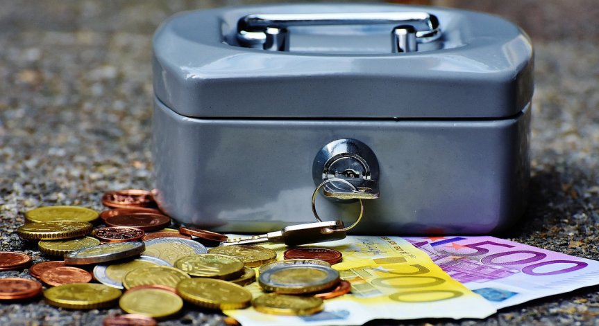 Доларът възвърна позициите си.