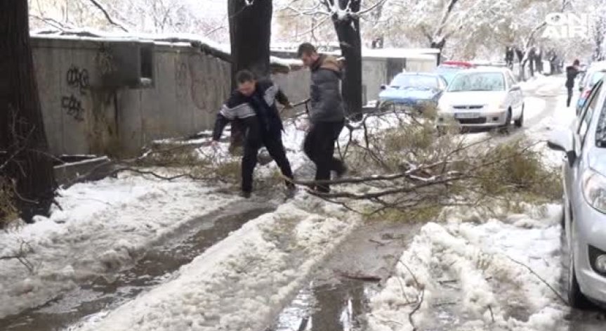 Без вода в част от Пловдив, без ток в Съединение