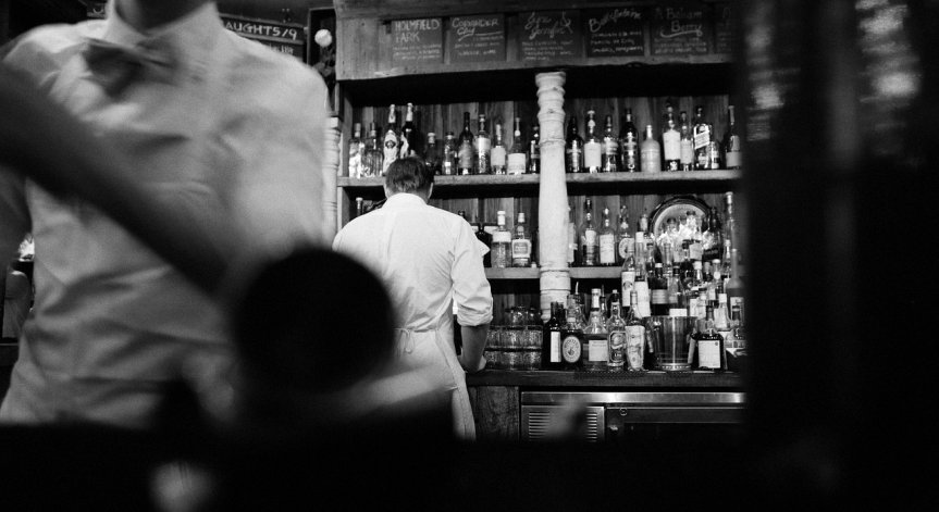 Студентите и ресторантьорите да внимават: Солени глоби за райски газ и пушене на закрито