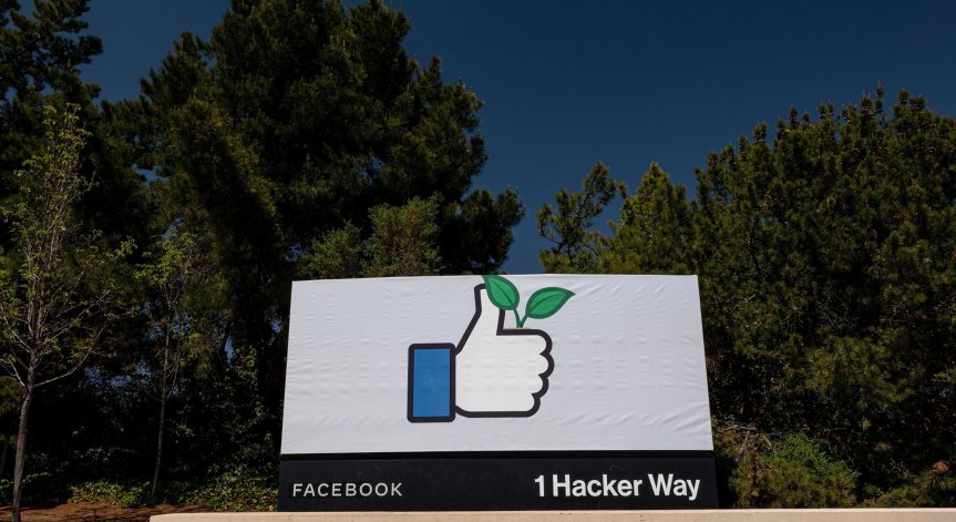 Сътресения във Facebook след големи разкрития за компанията