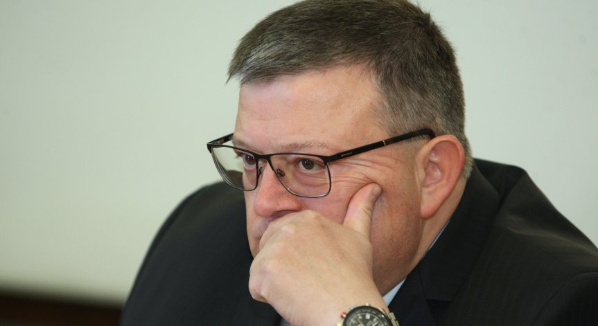 Привикват на изслушване в НС Цацаров и шефа на ДАНС