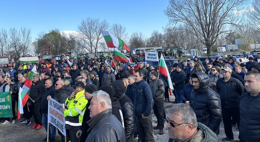 Зърнопроизводителите блокират пътища заради безмитния внос от Украйна