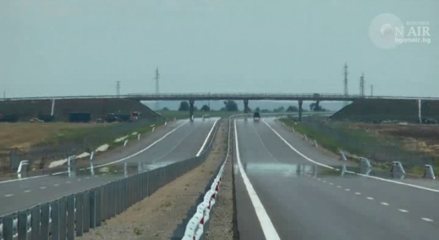 Затруднено е движението по автомагистрала „Тракия“, посока към София