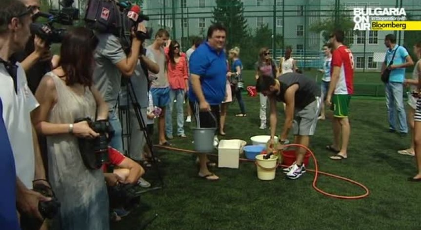 Спортните журналисти от София се включиха в Ice Bucket Challenge