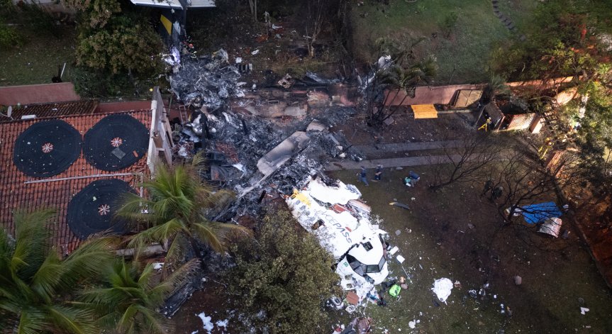 Група от 10 души изпуснала фаталния полет