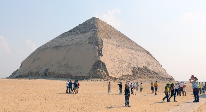Руши ли се Скосената пирамида в Египет?