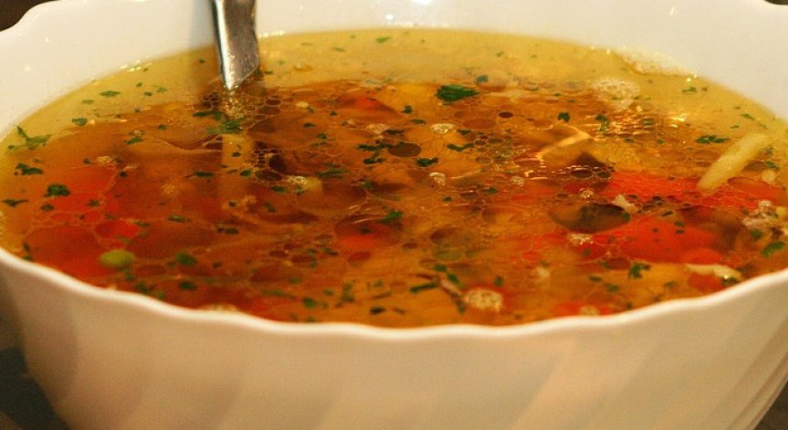 Вкиснали супи и зеленчуци: Търговска верига редовно продавала развалена храна