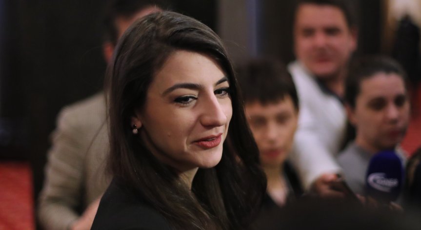 Лена Бориславова ще излезе с позиция имало ли е лобиране за назначение на съпруга ѝ