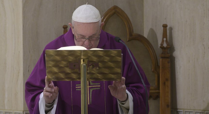 Папата отслужва при закрити врата литургия за католическия Велики четвъртък