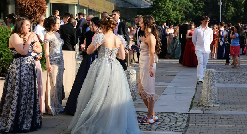 Абитуриенти и надзирател от Пловдив са заразени с коронавирус