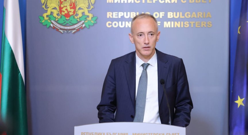 Вълчев отрече целта да е отнемане на правомощия на местната власт.