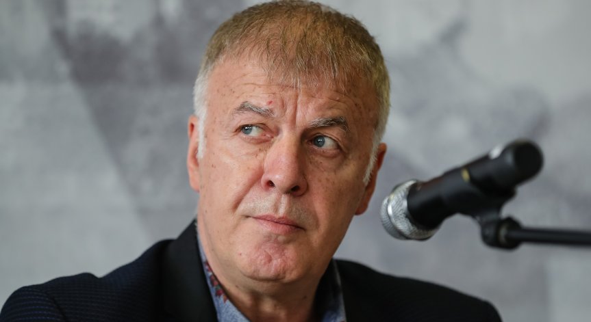 Рожденикът Сираков: 