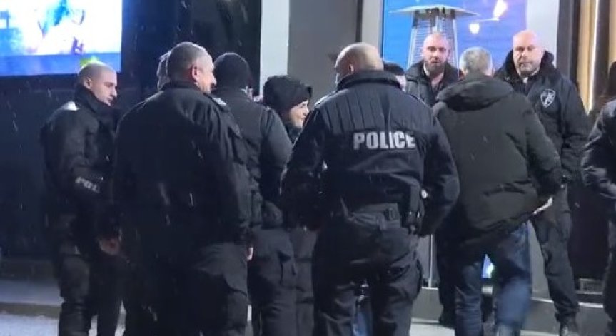 Арестуваха в дискотека двама от крими контингента, непълнолетна влязла с фалшива лична карта