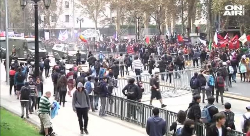 Батални сцени на студентски протест 