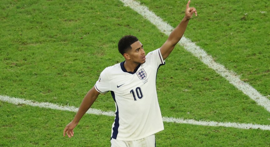 УЕФА тресна глоба на още един футболист заради неприличен жест