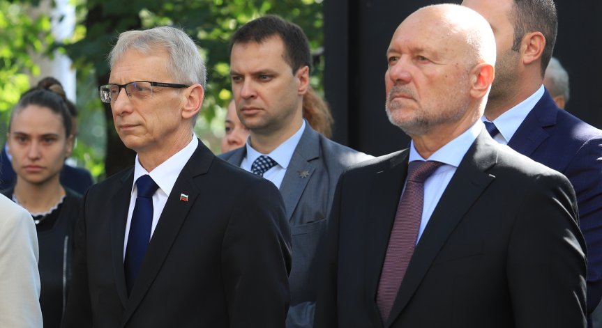 Денков защити военния министър: Няма основание за оставка на Тагарев