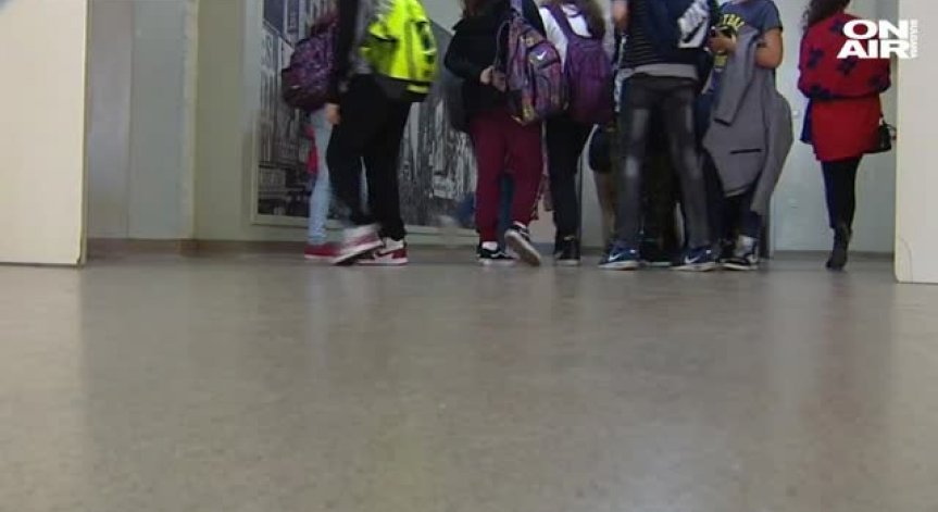 Учениците се връщат в класните стаи