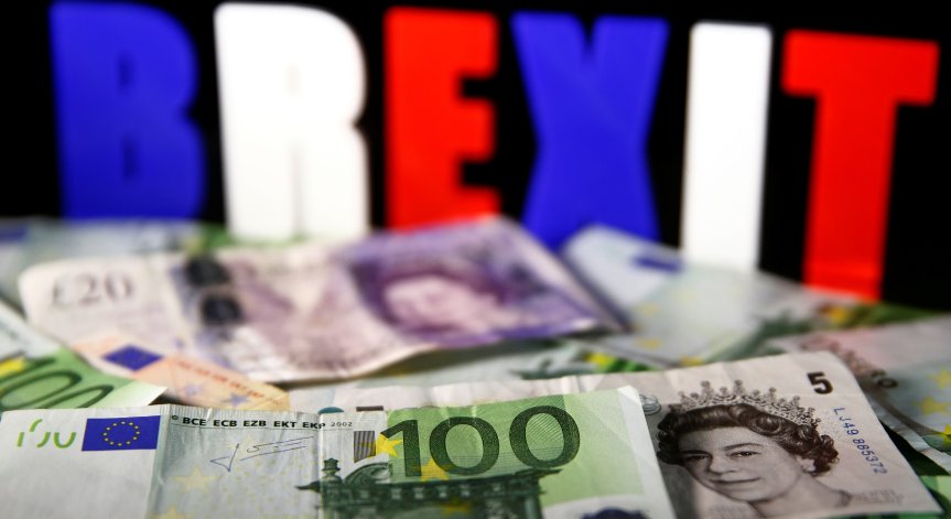 Със сделката за Brexit поскъпва и паундът