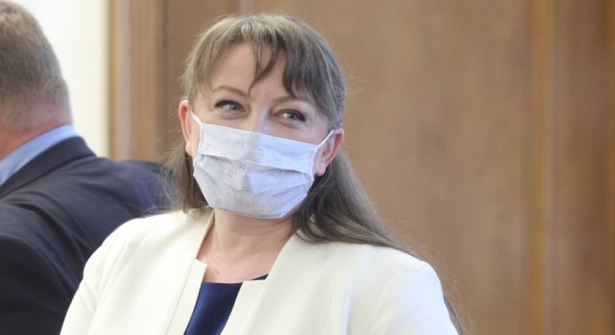 Сачева допълни заповедта за помощта за затворените бизнеси