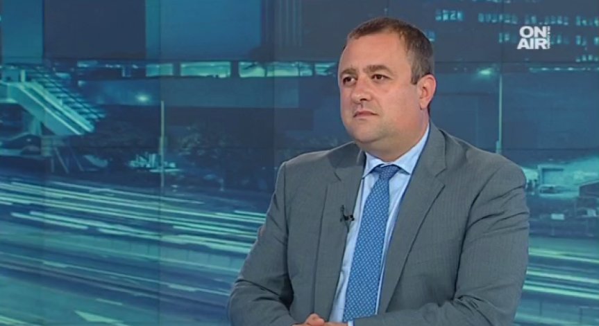 Докъде ще стигне схватката БСП - ГЕРБ?