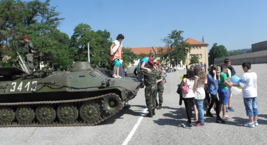 Сухопътните войски и ВВС с дни на отворените врати по повод 1 юни