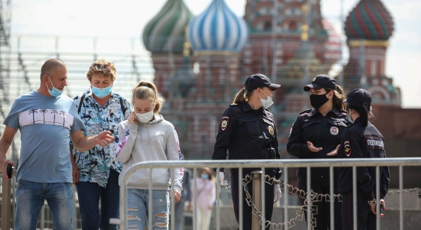 53% от младите руснаци искат да емигрират, бедността в страната се засилва