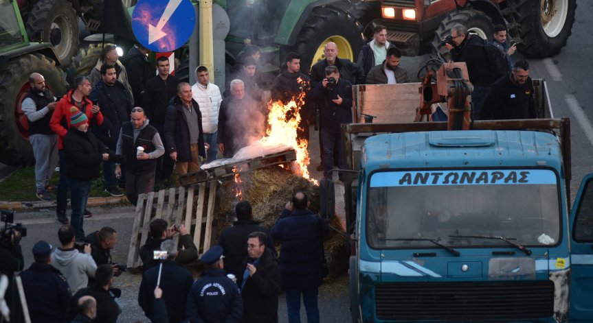 Фермерите в Гърция имат 9 искания, тракторите са готови да нахлуят в Атина
