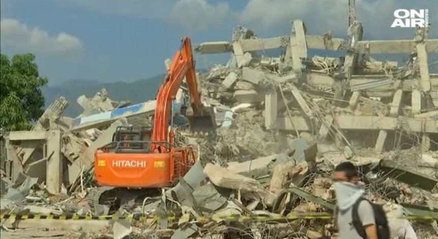 Над 2000 станаха жертвите на земетресението и цунамито в Индонезия