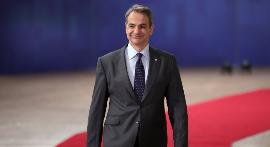 Грип повали Мицотакис, отлагат гласуването на закона за еднополовите двойки