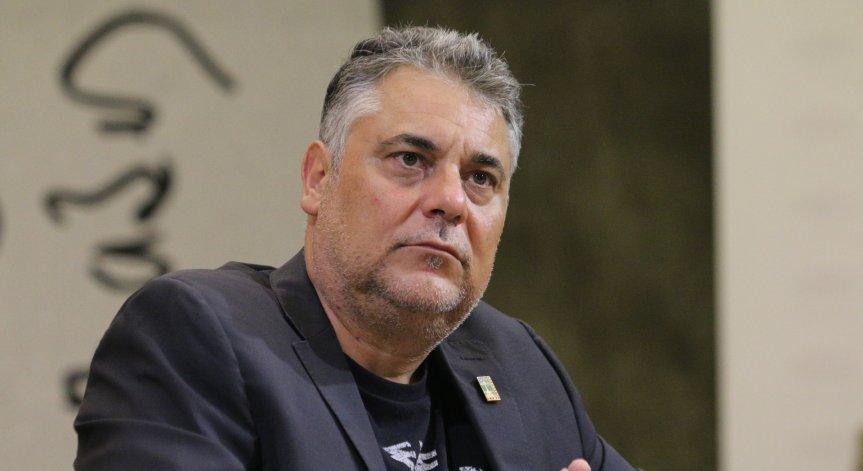 Писателят Алек Попов почина на 57 години