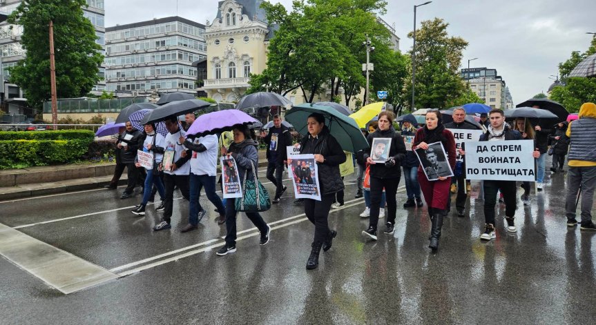 Близки и роднини на жертви на катастрофи излизат на национален протест
