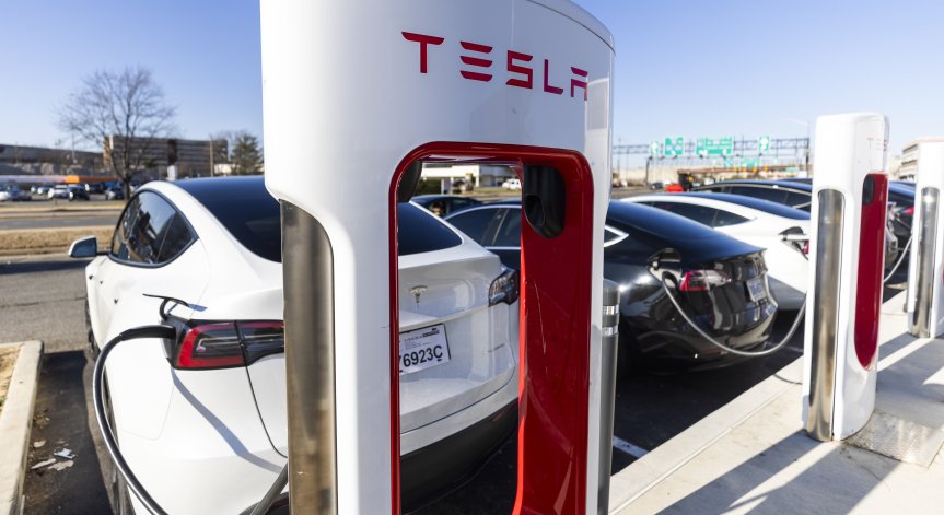 Tesla, Mercedes, BMW... Рекордни продажби на луксозни автомобили в Украйна