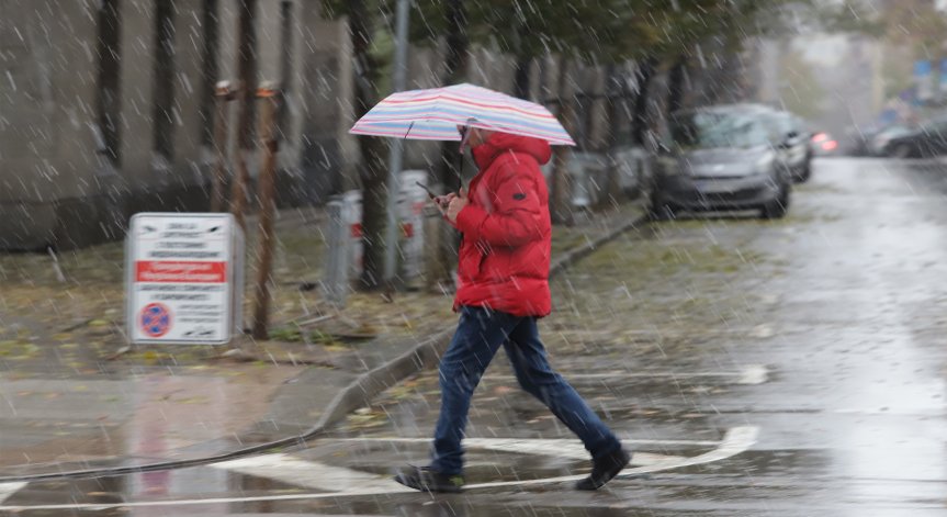 MeteoBalkans: Ураганен вятър нахлува в страната през почивните дни