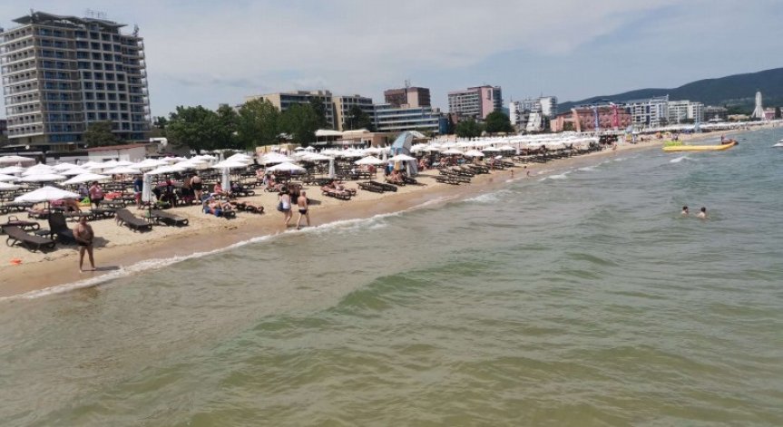 Екоминистърът: Плувах в Черно море, пих чешмяна вода, Черноморието ни е чисто