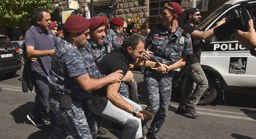 137 демонстранти са арестувани в Ереван