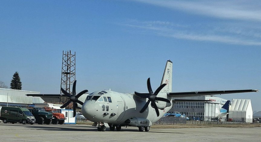 На обяд самолетът се приземи в София.