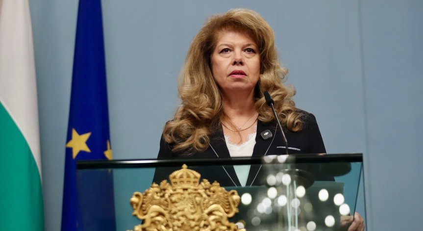Йотова: Риск от мигрантски вълни от Африка, ако спрат търговските кораби през Черно море