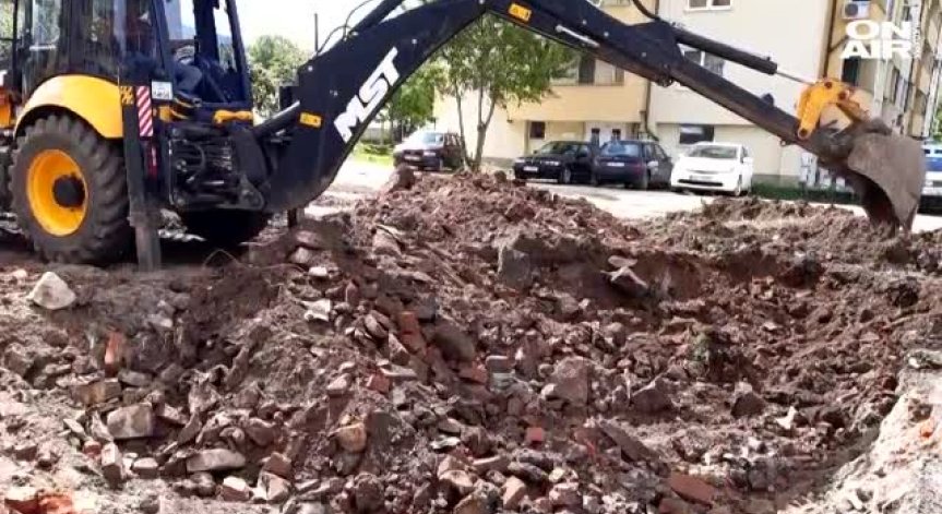 Столичани превърнаха незаконен паркинг в зеленчукова градина