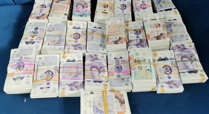 Митничари хванаха недекларирана валута за близо 680 000 лв.
