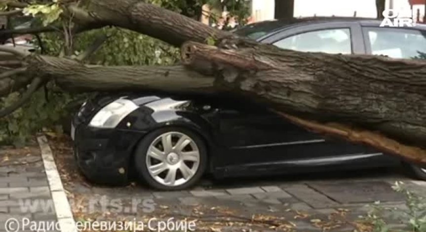 Близо 200 000 мълнии паднаха на Балканите за едно денонощие