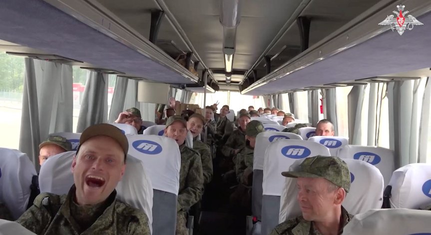 Военни и цивилни се завърнаха у дома.