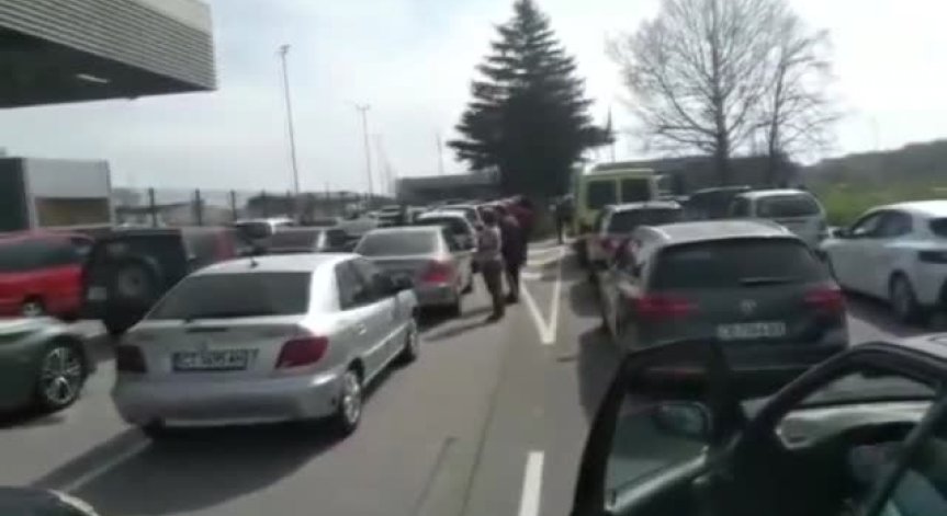 Натоварен трафик по пътищата на страната и на граничните пунктове