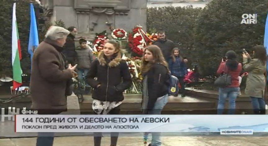 Десетки прииждат и отдават почит на Апостола от рано сутринта
