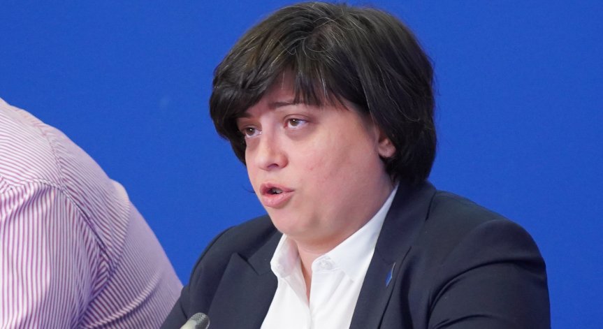 Диана Русинова се надява Димо Алексиев да откликне на поканата.