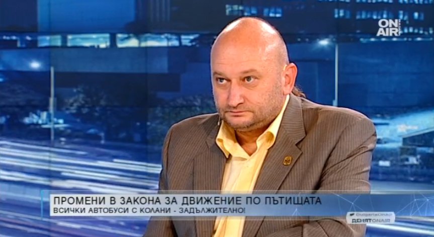 Експерт: Законът за коланите и видеорегистраторите в автобусите - неработещ и излишен!