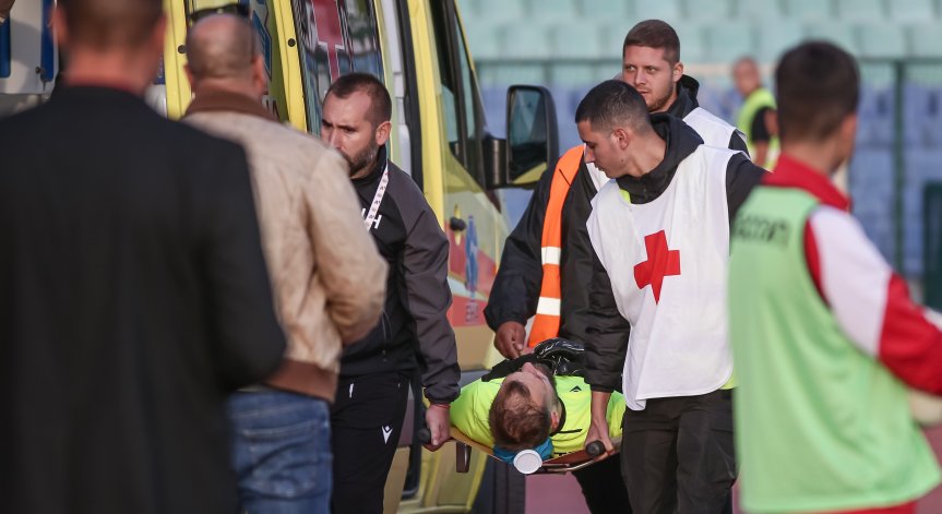 Удар по ЦСКА: Изнесоха на носилка и откараха в болница Густаво Бусато