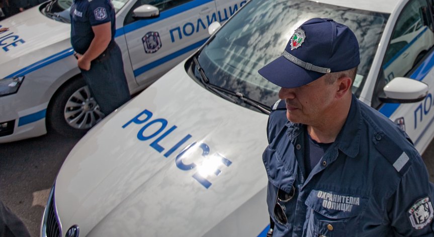 Задържаха мъж, заплашил с нож кондукторка и ранил шофьор на автобус в Бургас