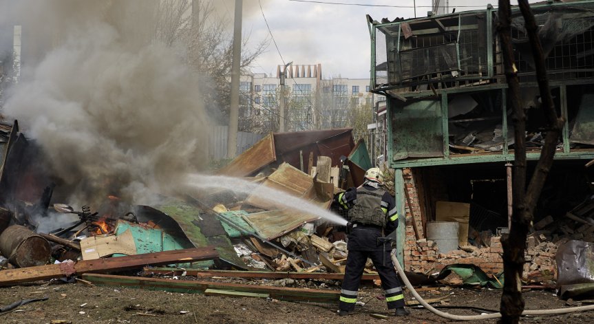 Руска бомба уби човек край Харков, десетима са ранени