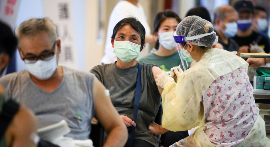 Световната икономика ще загуби трилиони долари заради бавната ваксинация